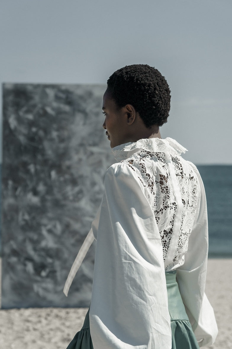 Vivian blouse in white embroidered cotton